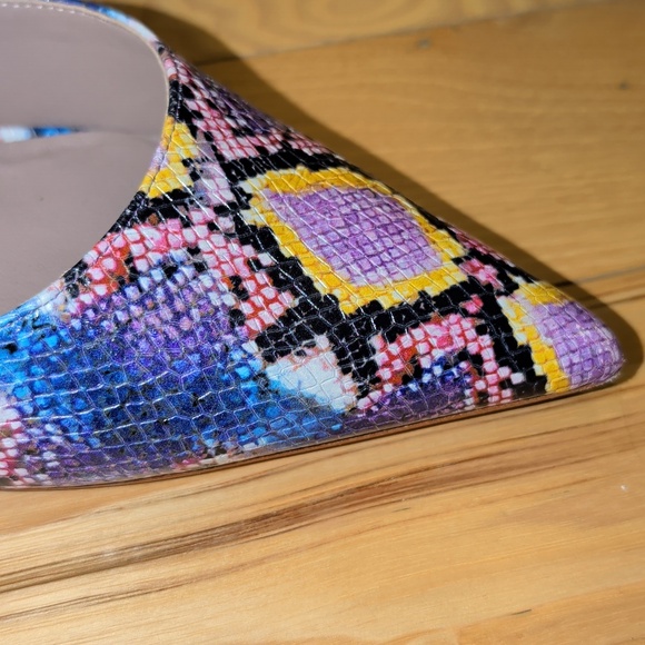 Multicolor Snakeskin Pointed-Toe Round Heel Pumps - Picture 5 of 7